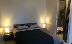 STUDIO proche gare avec kitchenette et wifi - porte rouge